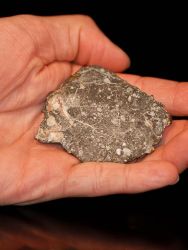 Lunární meteorit NEA 001