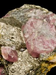 Spinel, pyrhotin