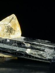 Topaz, turmalín