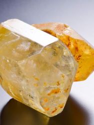 Topaz, záhněda