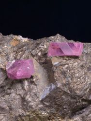 Spinel, pyrhotin