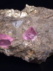 Spinel, pyrhotin