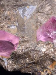 Spinel, pyrhotin