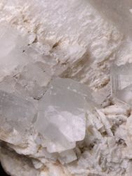 Topaz, živec, záhněda