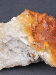 Scheelit, fluorit, křemen