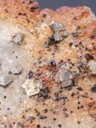 Scheelit, fluorit, křemen